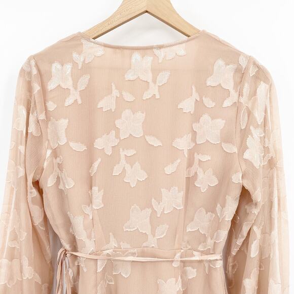 ASTR The Label Floral Blush Burnout Slit‎ Sleeve Wrap Dress Size Medium - Picture 6 of 11